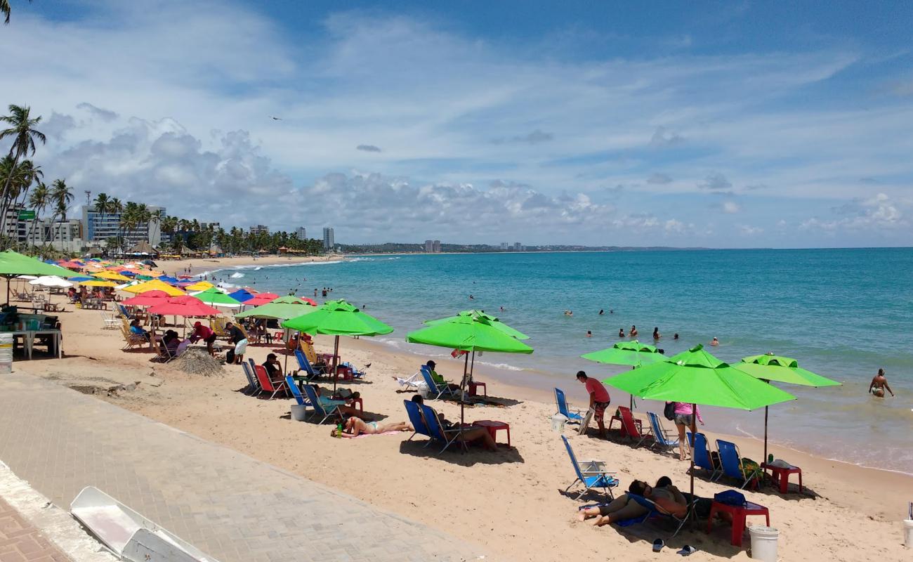 Praia de Jatiuca'in fotoğrafı açık bej kum yüzey ile