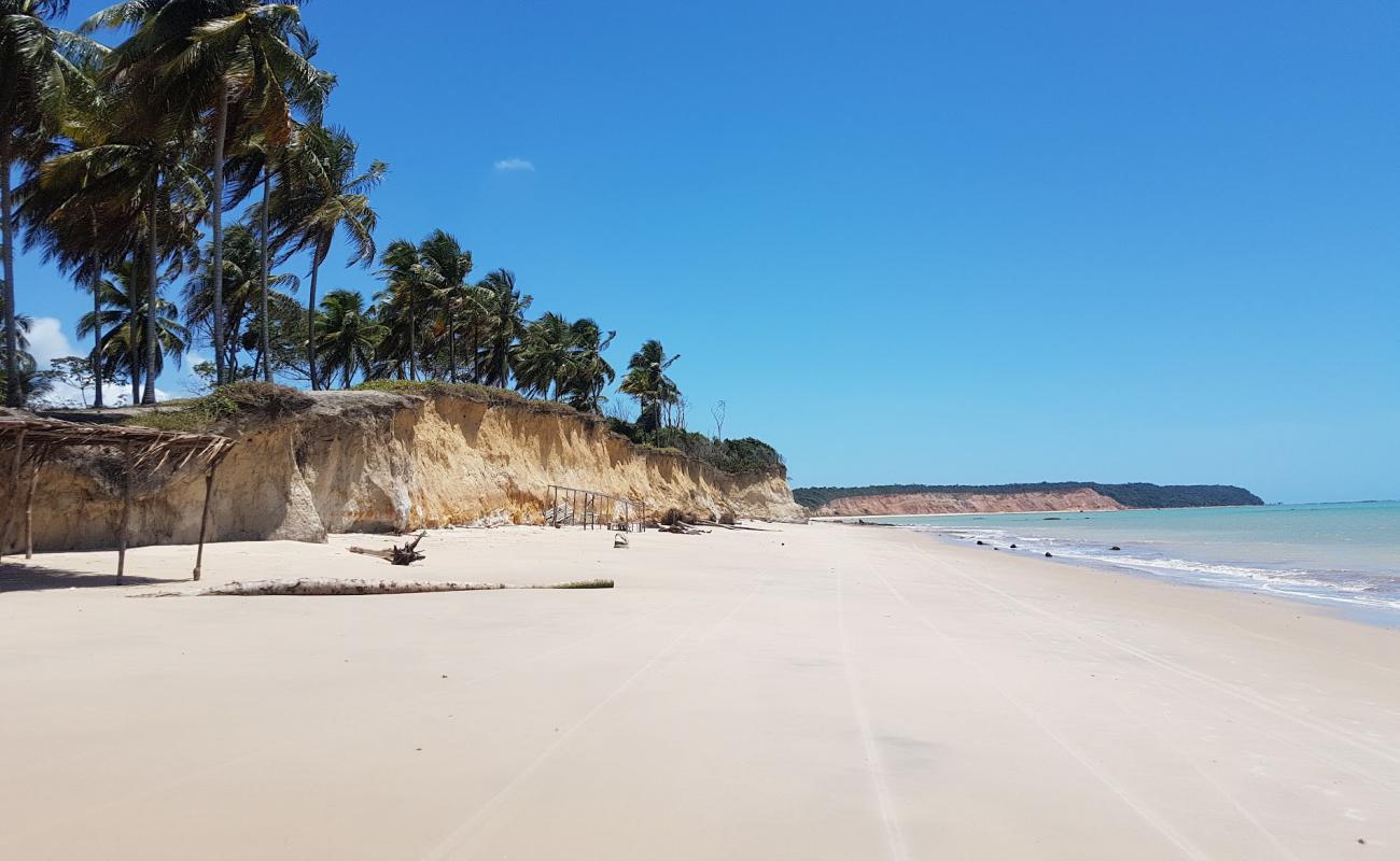 Praia do Carro Quebrado'in fotoğrafı parlak kum yüzey ile