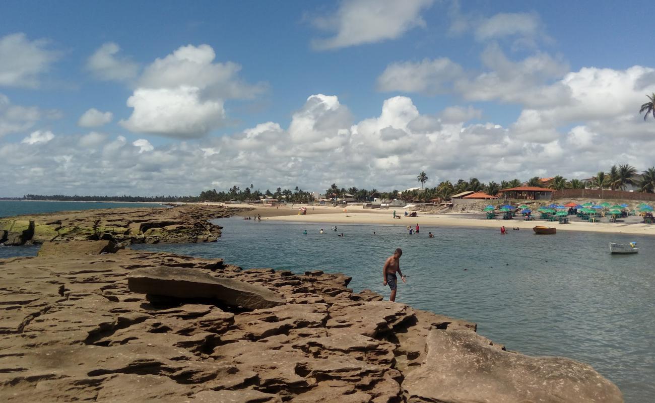 Praia de Serrambi'in fotoğrafı açık bej kum yüzey ile