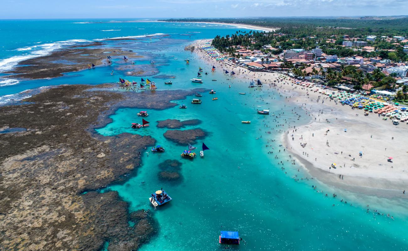 Porto de Galinhas Plajı'in fotoğrafı parlak kum yüzey ile