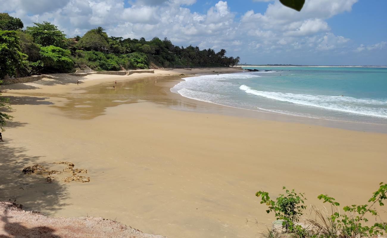 Praia da Pedra do Meio'in fotoğrafı parlak kum yüzey ile