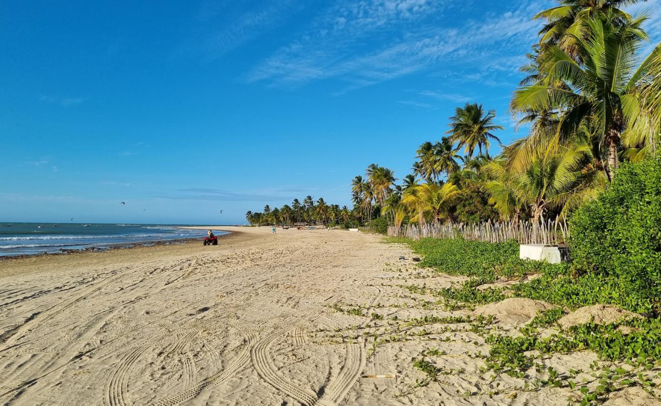 Praia de Amontada'in fotoğrafı parlak kum yüzey ile