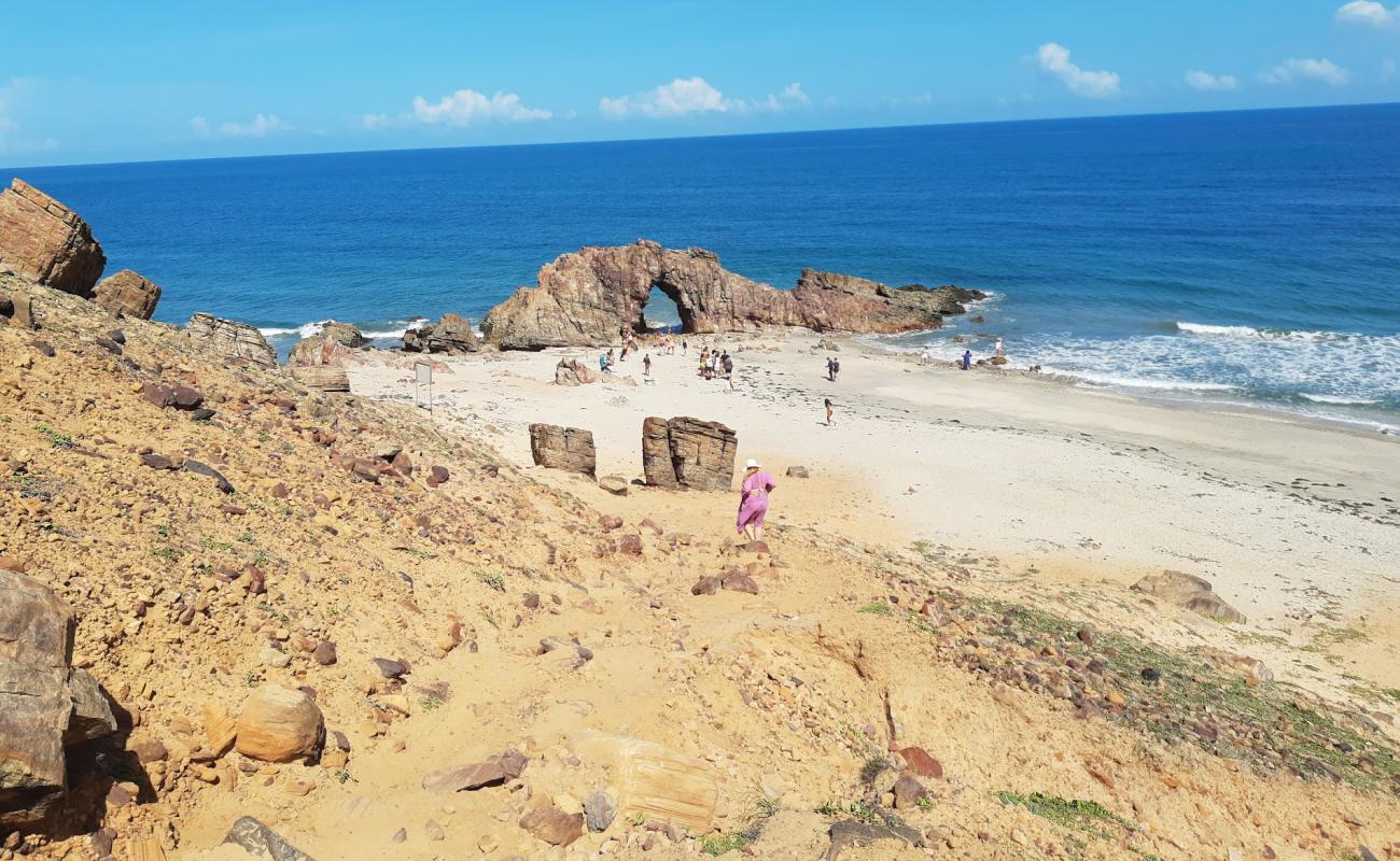 Pedra do Frade'in fotoğrafı bej kum ve kayalar yüzey ile