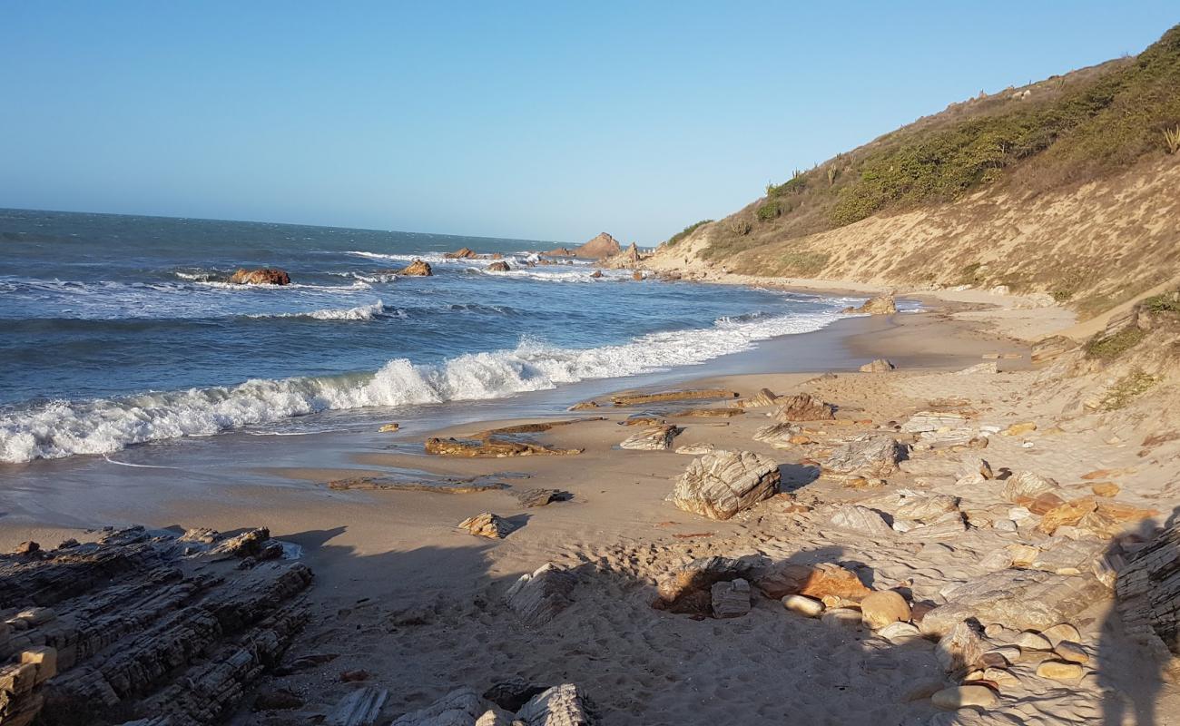 Praia Da Vitoria'in fotoğrafı parlak kum ve kayalar yüzey ile