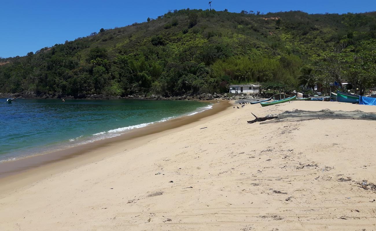 Praia da Serraria'in fotoğrafı açık bej kum yüzey ile