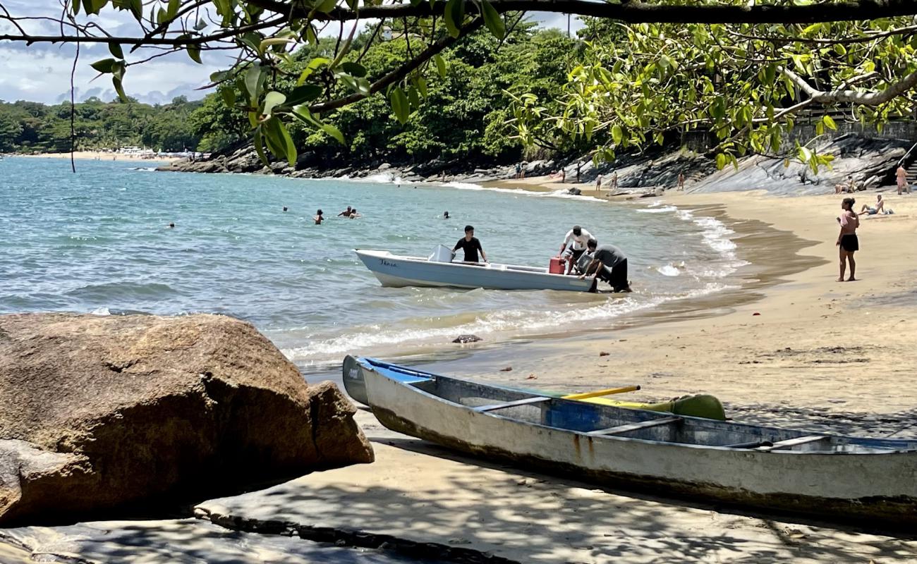 Praia do Veloso'in fotoğrafı açık bej kum yüzey ile