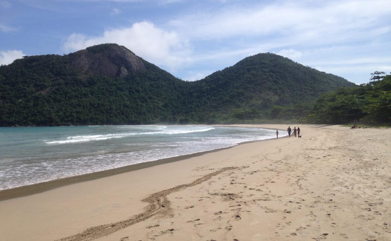 Praia de Dois Rios'in fotoğrafı parlak ince kum yüzey ile