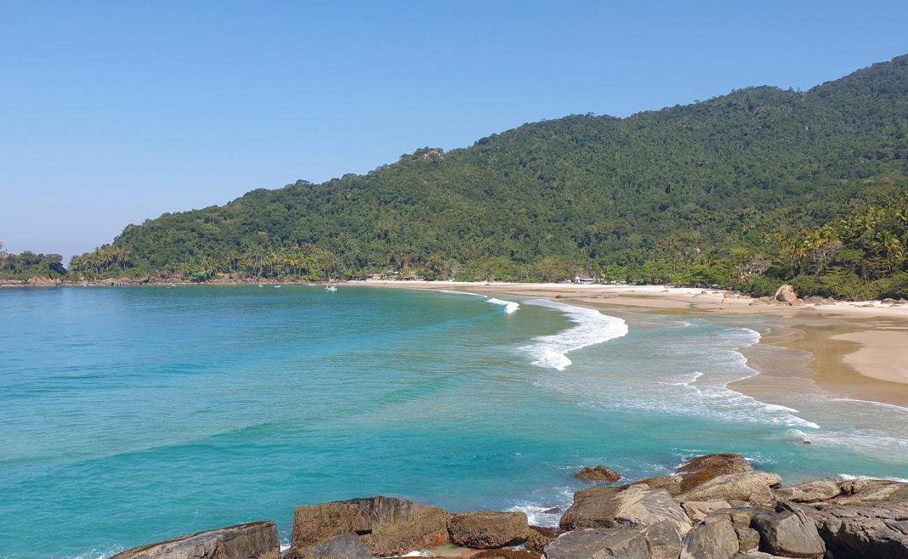 Aventureiro Beach'in fotoğrafı açık bej kum yüzey ile
