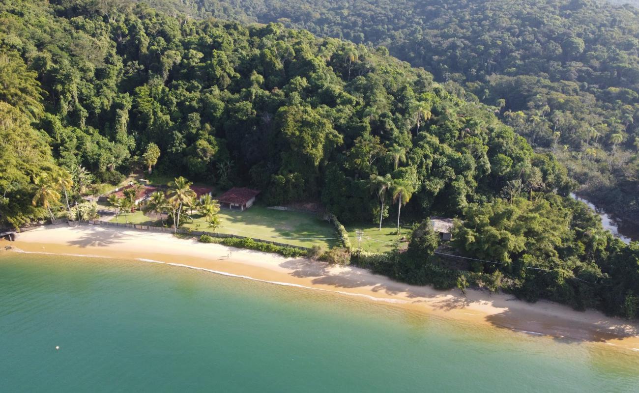 Praia do Pereque'in fotoğrafı açık bej kum yüzey ile