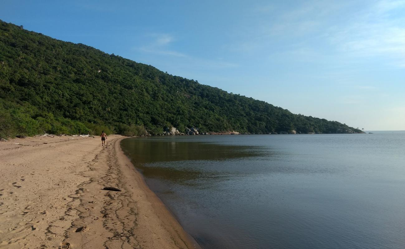 Praia do Sitio'in fotoğrafı açık bej kum yüzey ile
