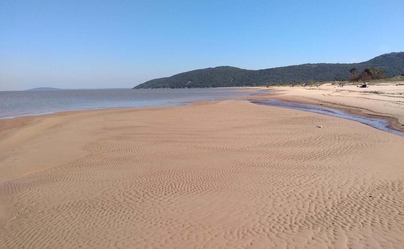 Praia de Fora'in fotoğrafı parlak kum yüzey ile