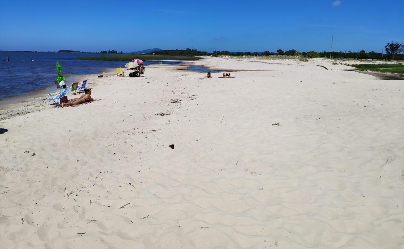 Varzinha Beach'in fotoğrafı parlak kum yüzey ile