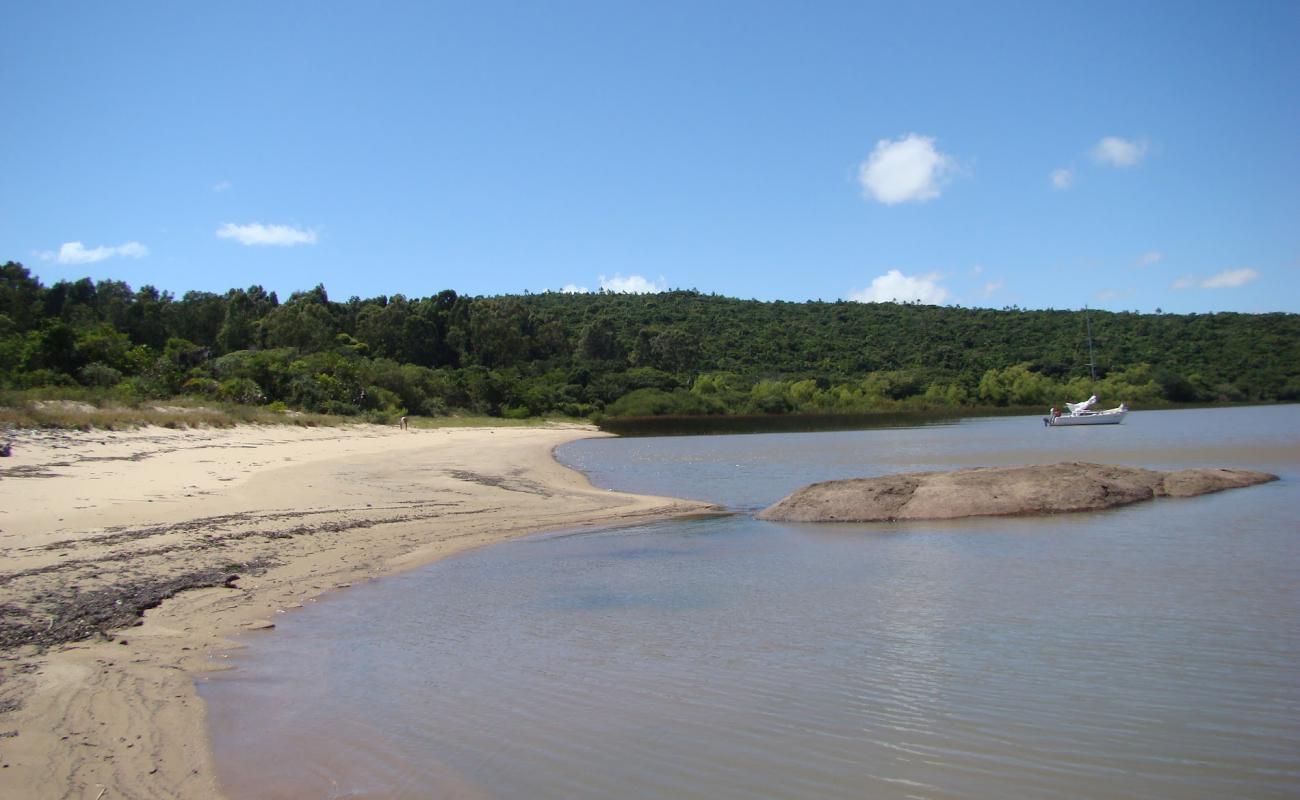 Praia do Pimenta'in fotoğrafı parlak kum yüzey ile