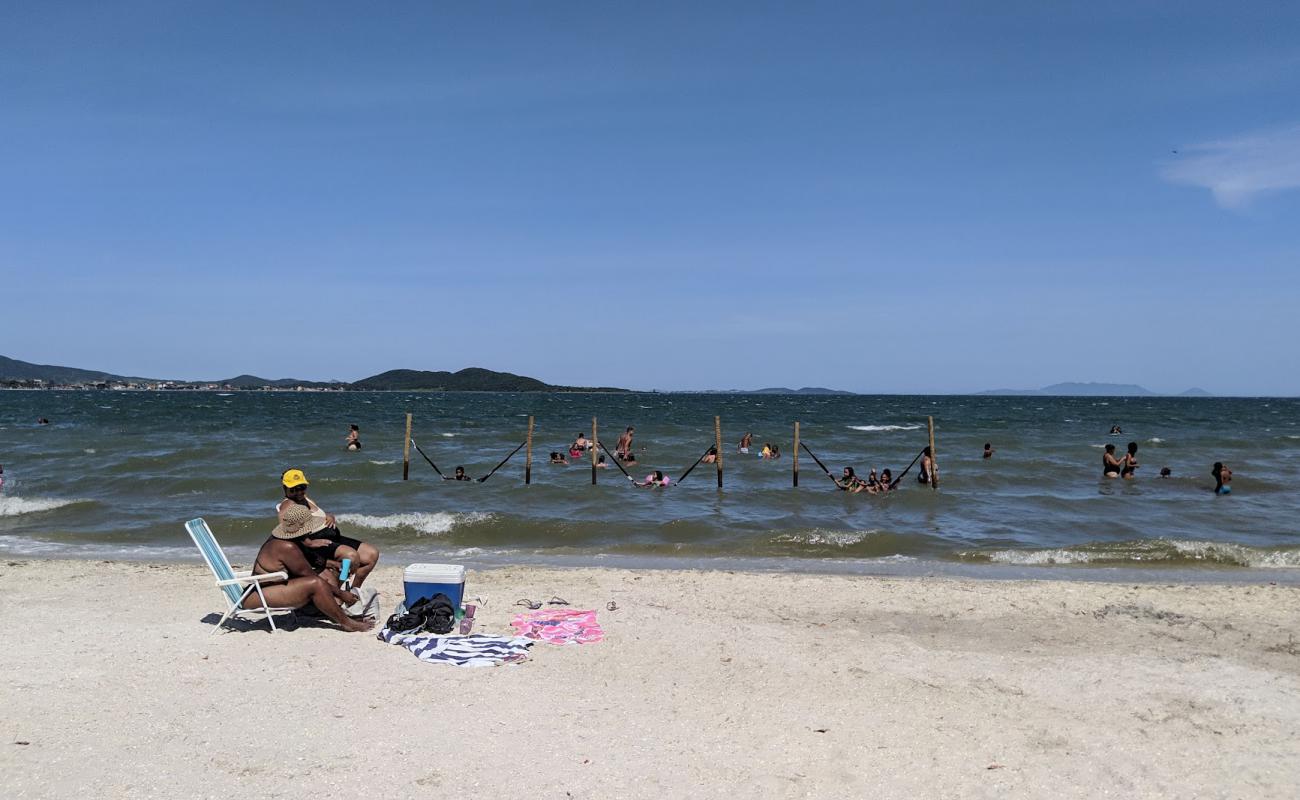 Praia do Popeye'in fotoğrafı parlak kum yüzey ile