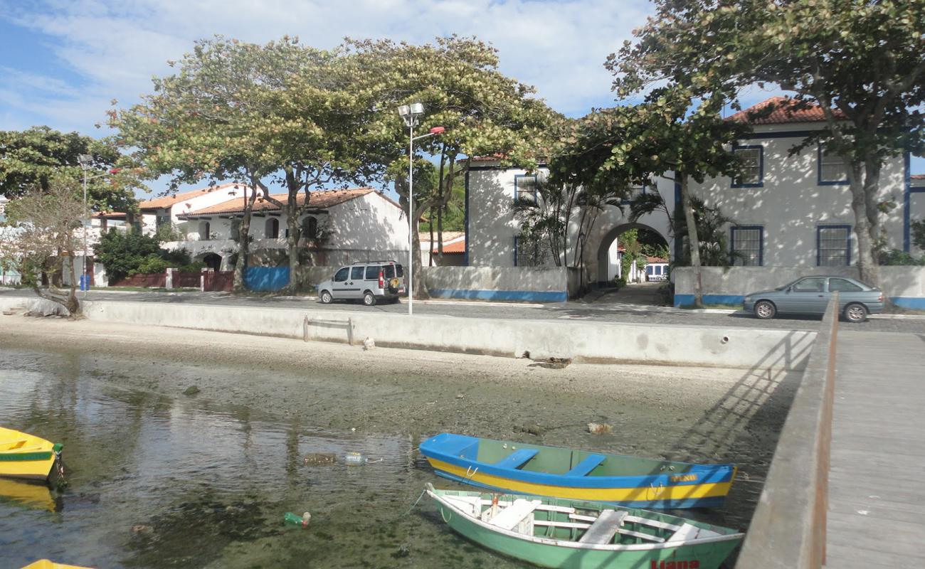 Praia Linda'in fotoğrafı parlak kum ve kayalar yüzey ile