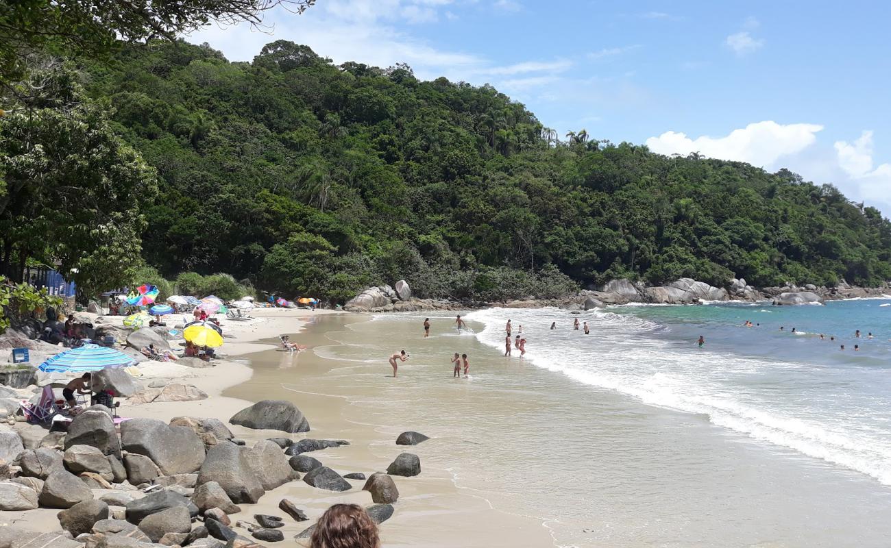 Praia do Estaleiro'in fotoğrafı parlak ince kum yüzey ile