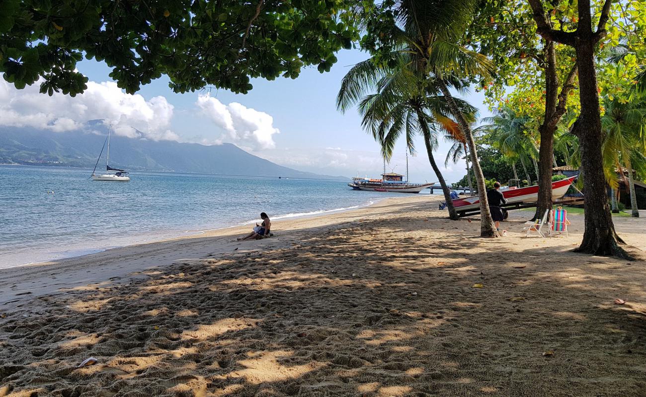 Praia Do Pereque'in fotoğrafı parlak kum yüzey ile