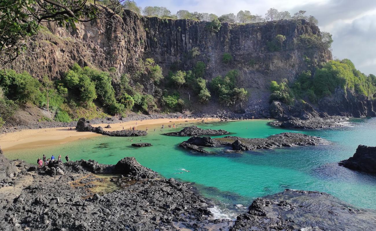 Baia dos Porcos'in fotoğrafı parlak kum ve kayalar yüzey ile