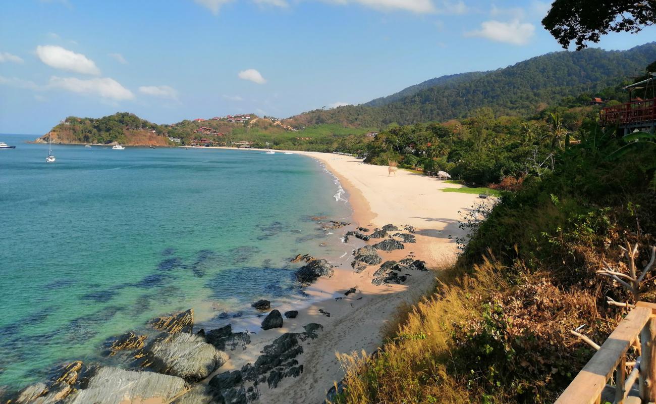 Bakantiang Beach'in fotoğrafı parlak kum yüzey ile