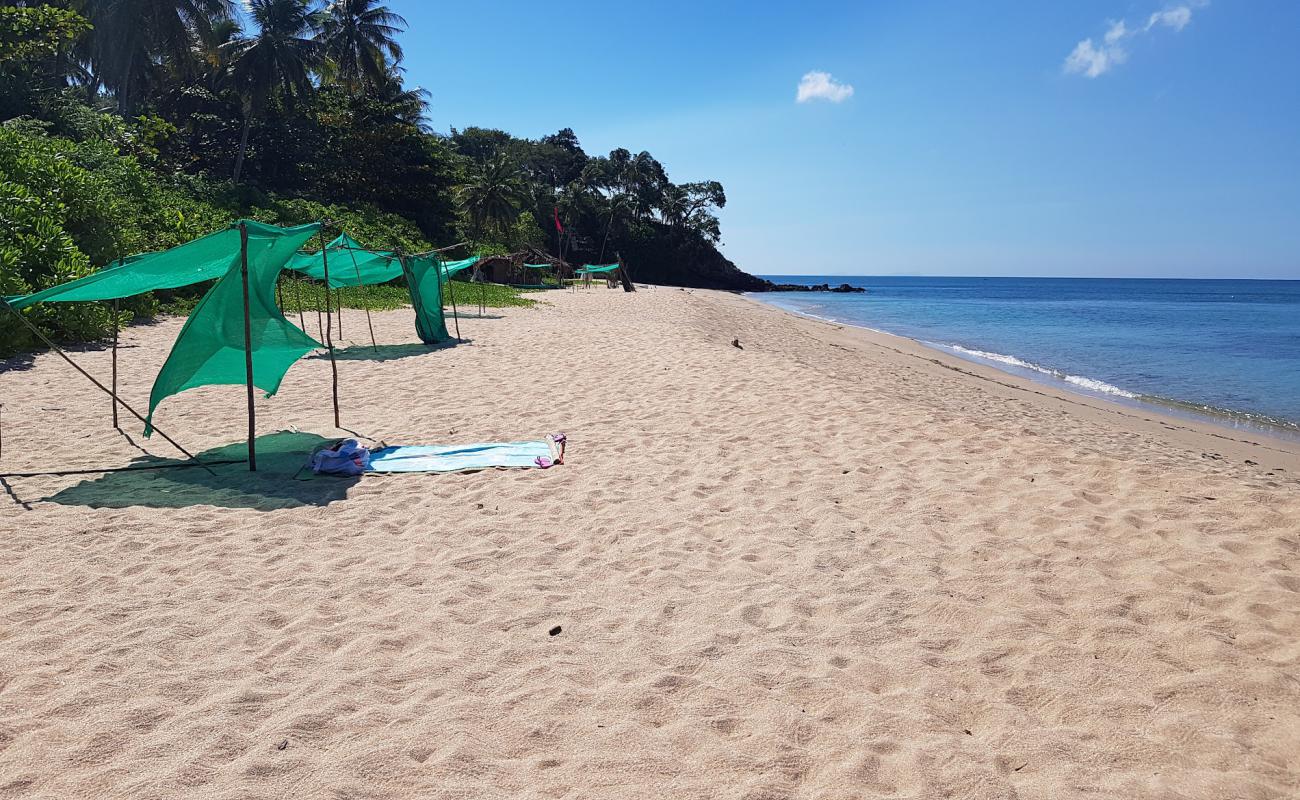 Nui Beach'in fotoğrafı parlak kum yüzey ile