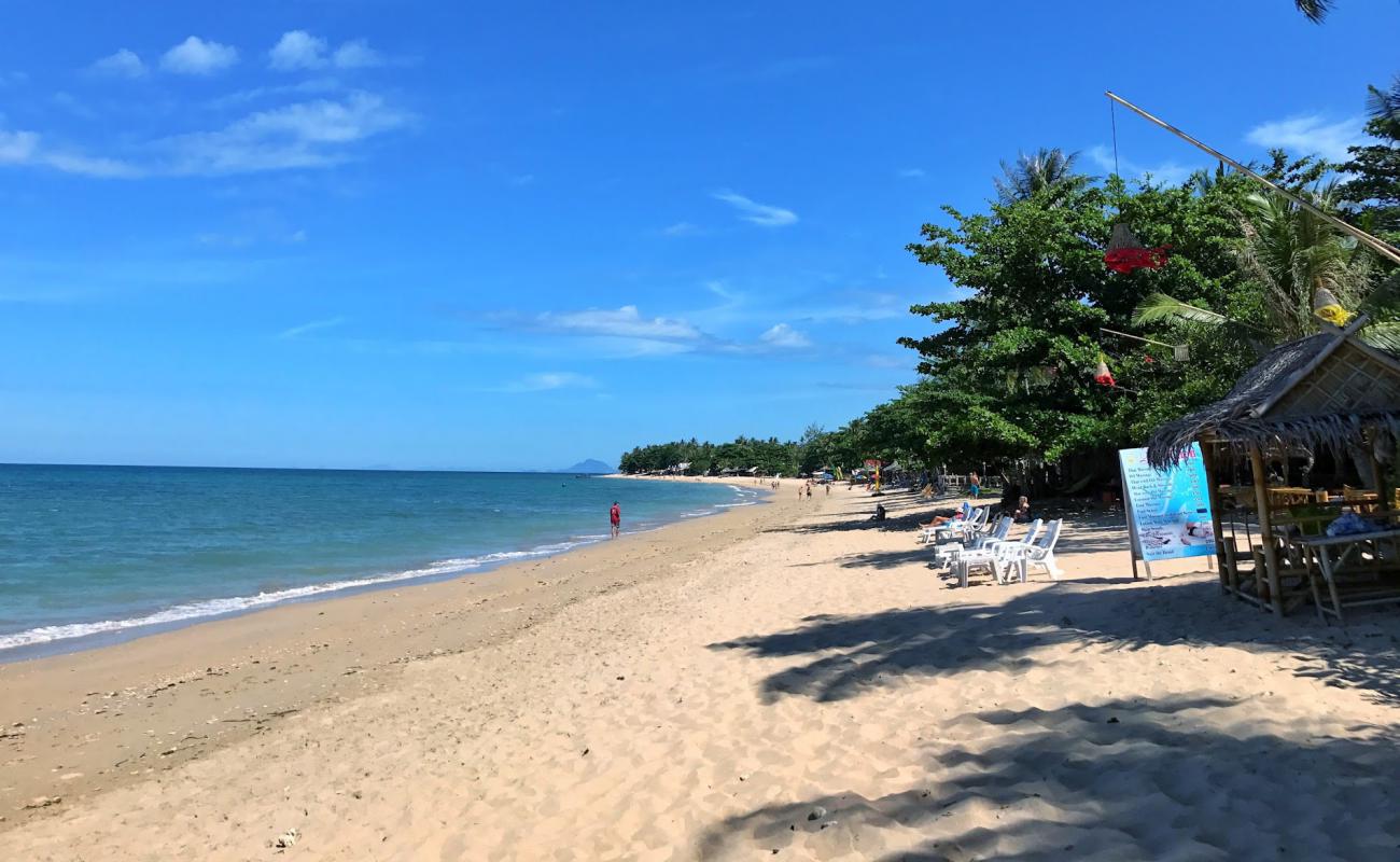 Klong Khong Beach'in fotoğrafı parlak kum ve kayalar yüzey ile