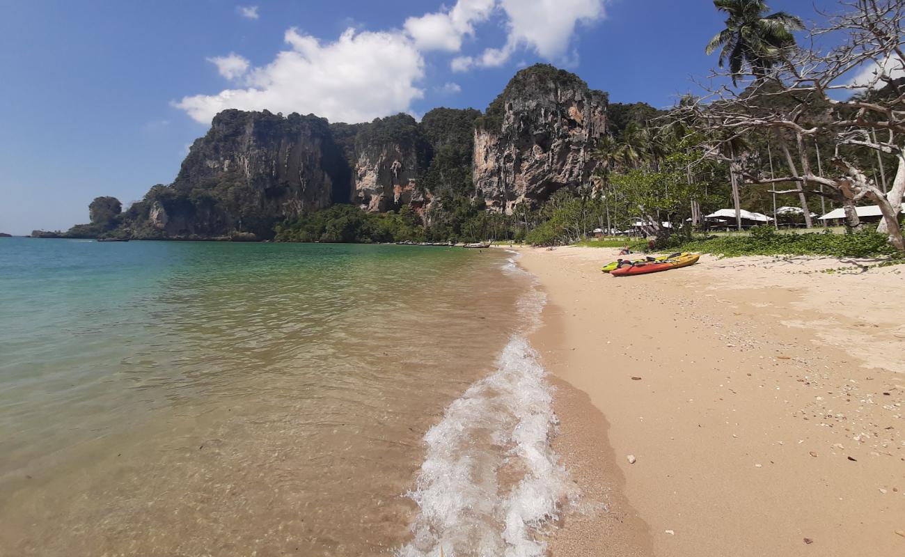 Tonsai Beach'in fotoğrafı parlak kum yüzey ile