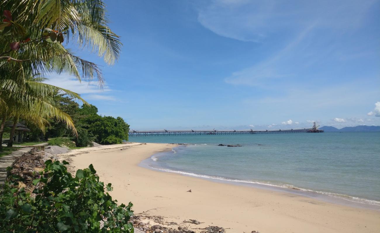 Laem Bong Beach'in fotoğrafı bej kum ve kayalar yüzey ile