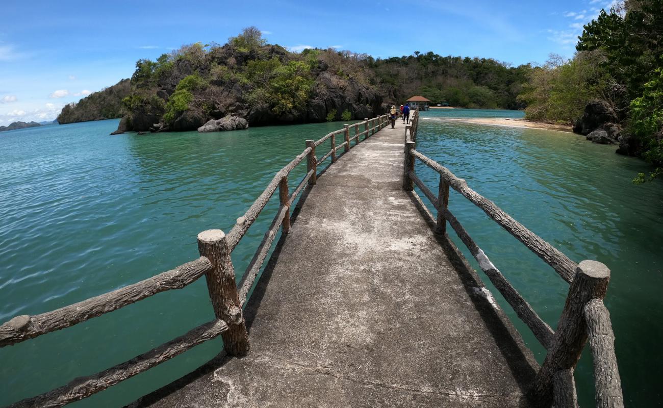 Ko Li Di Lek Beach'in fotoğrafı açık bej kum yüzey ile