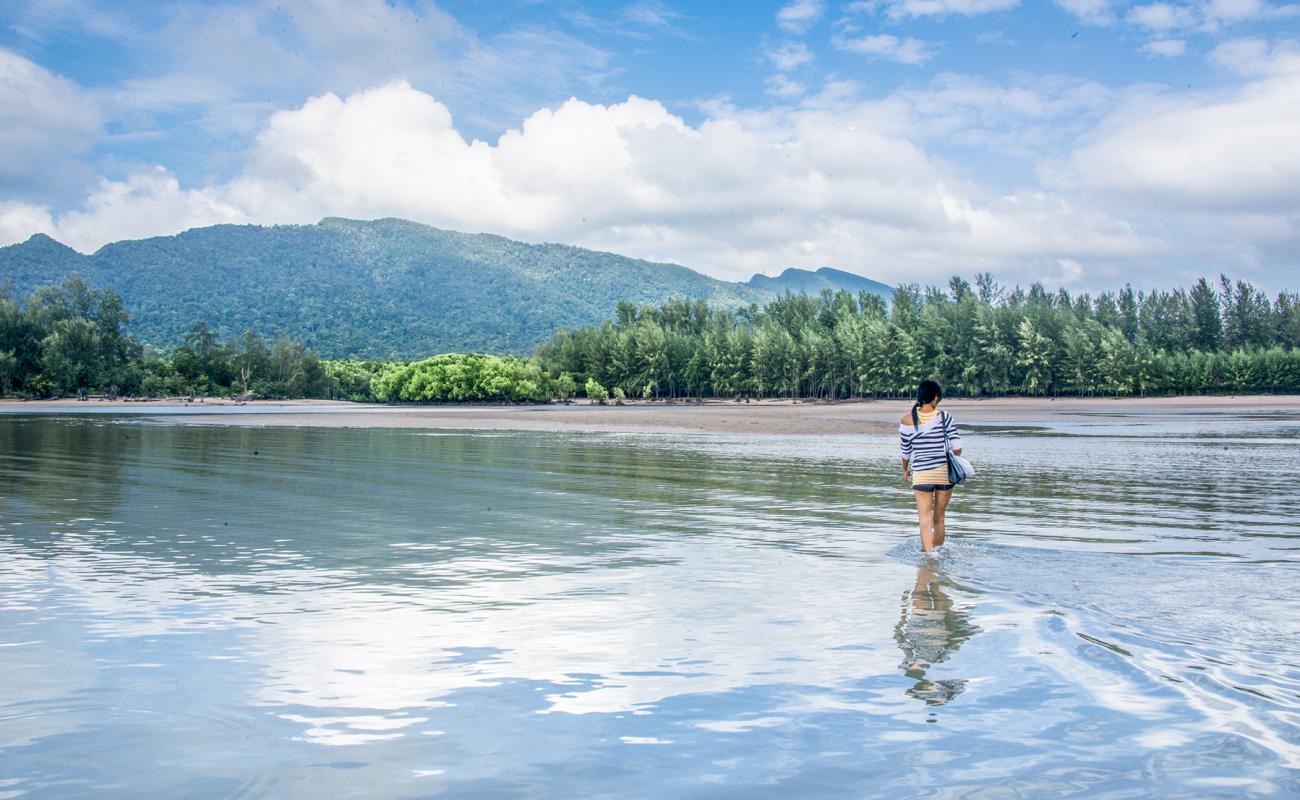 Ao Taloh Udang Beach'in fotoğrafı i̇nce bej kum yüzey ile