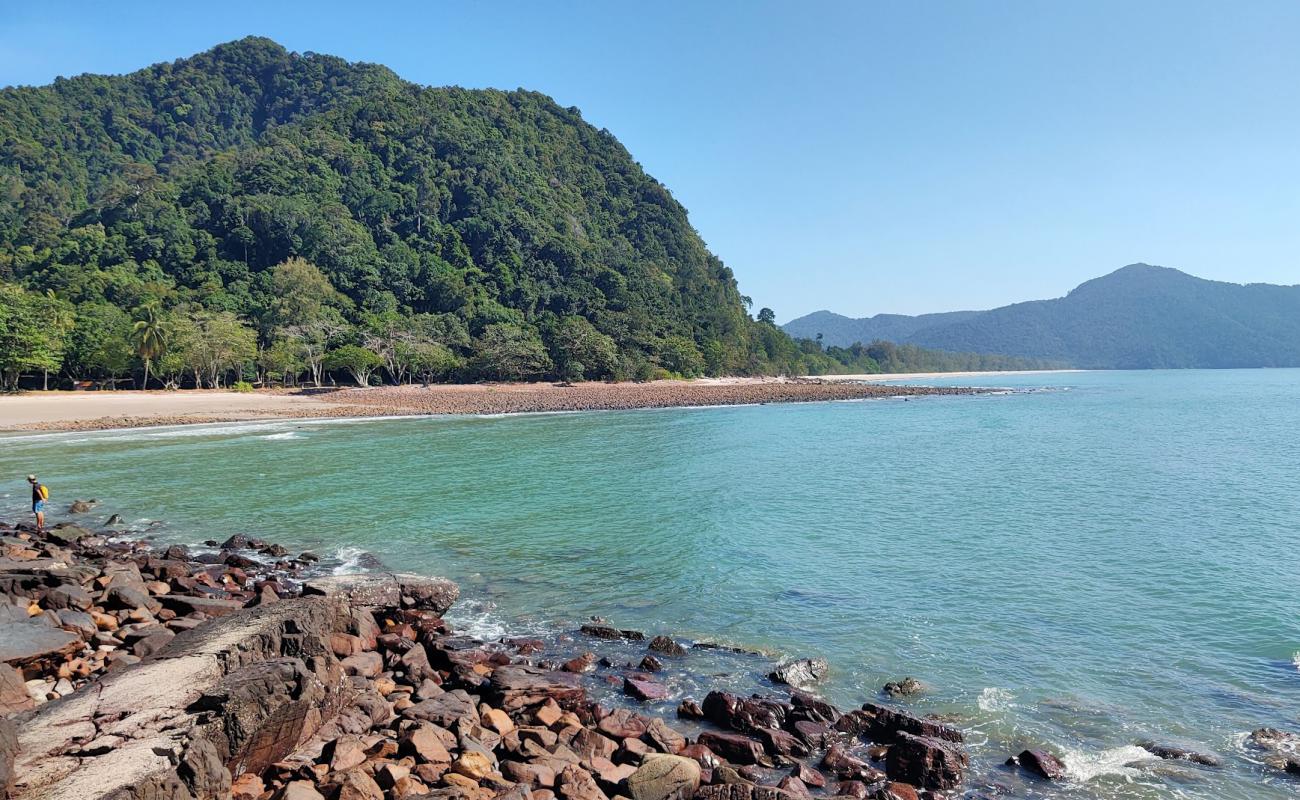 Ao Son Beach'in fotoğrafı açık bej kum yüzey ile