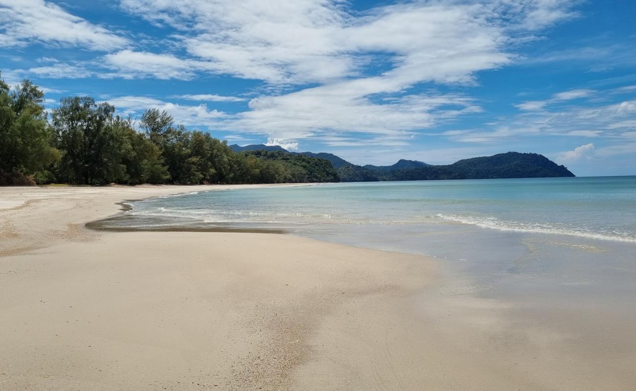 Punte Malaka Beach'in fotoğrafı parlak kum yüzey ile