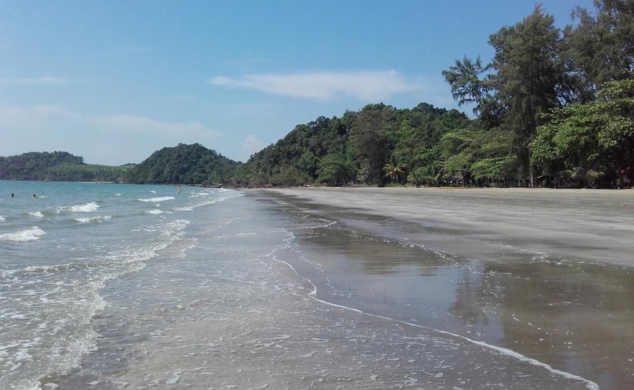 Sukorn Beach'in fotoğrafı açık bej kum yüzey ile