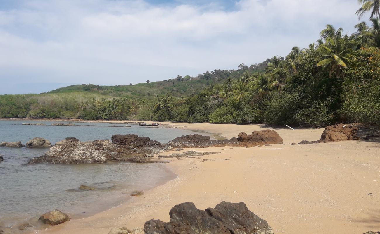 Panyang Beach'in fotoğrafı parlak kum yüzey ile