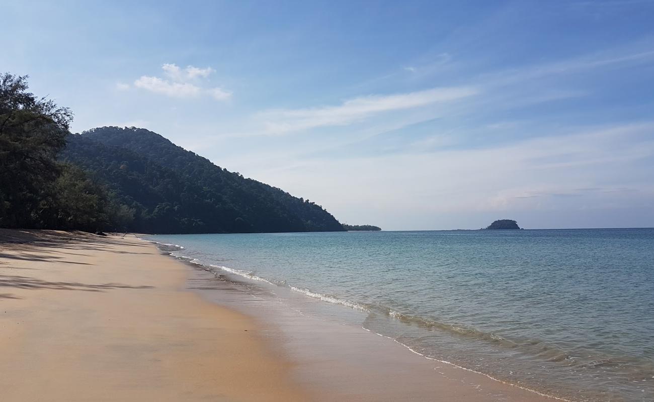 Tung Yaka Beach'in fotoğrafı i̇nce bej kum yüzey ile