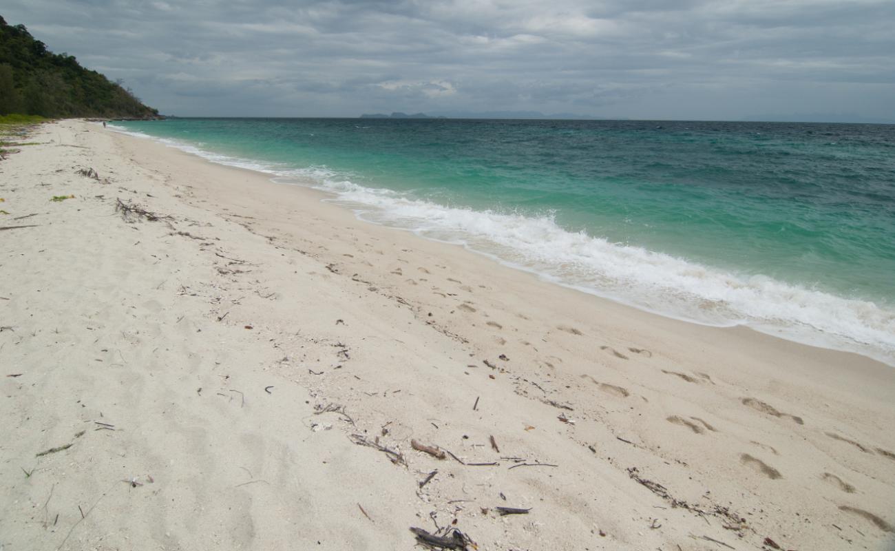 Koh Adang Camping II'in fotoğrafı parlak ince kum yüzey ile