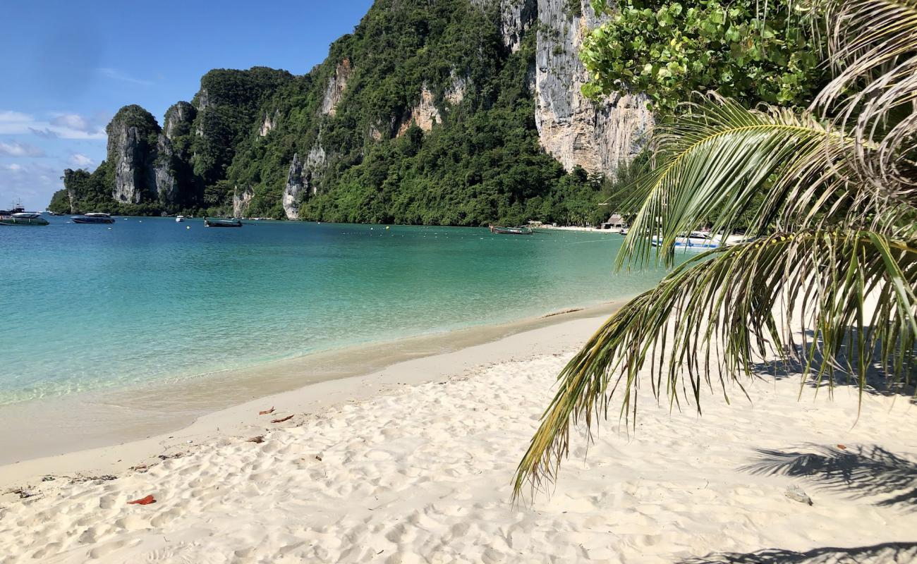 Ton Sai Beach'in fotoğrafı beyaz kum yüzey ile