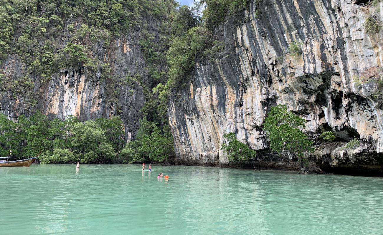 Lagoon of Hong island'in fotoğrafı parlak kum yüzey ile