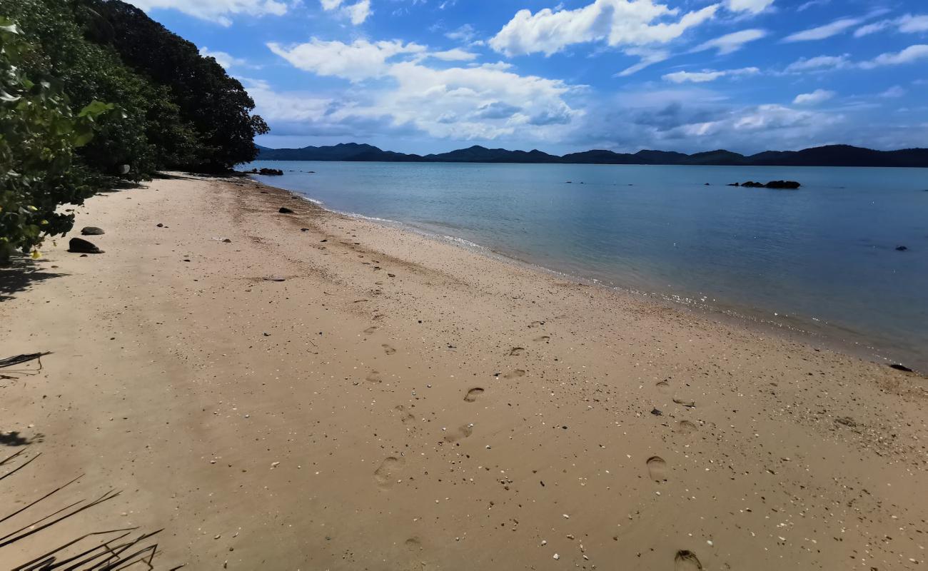 The Hideout Beach'in fotoğrafı parlak kum yüzey ile