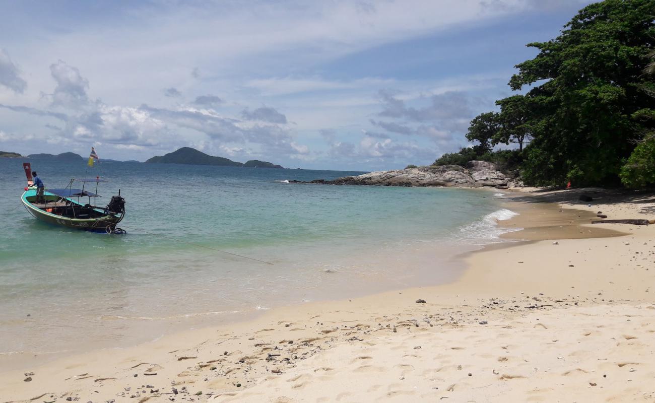 Ko Kaeo Yai Beach'in fotoğrafı parlak kum yüzey ile