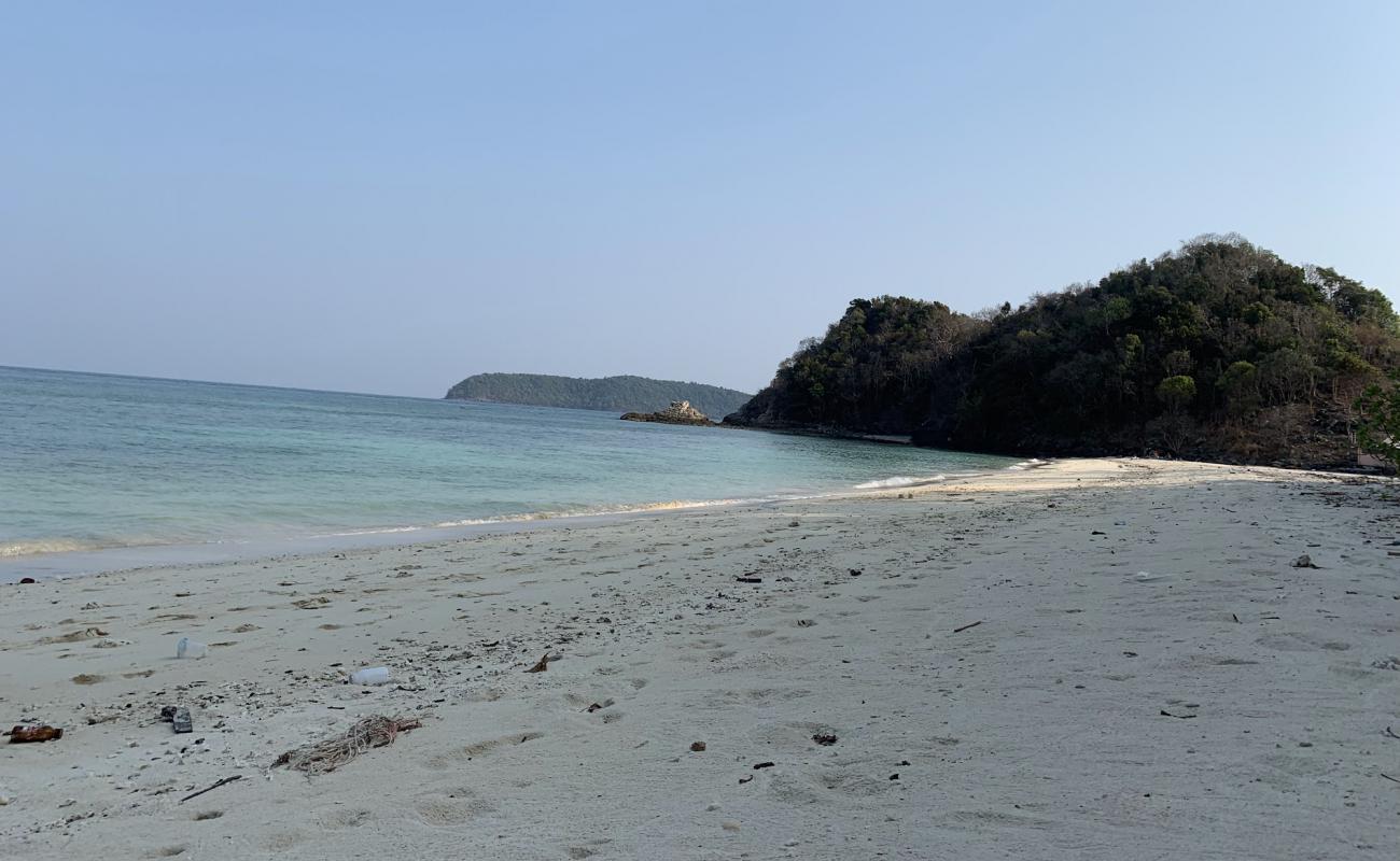 Koh Lon Beach'in fotoğrafı parlak kum yüzey ile