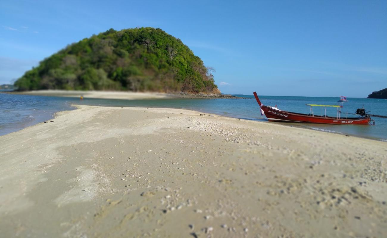 Ko Thanan Beach'in fotoğrafı parlak kum yüzey ile