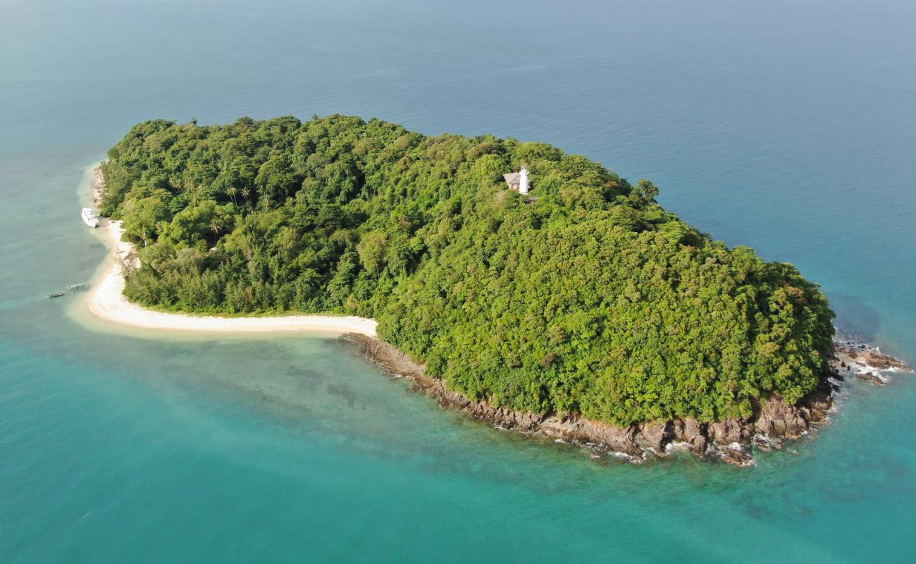 Koh Tapao Noi Beach'in fotoğrafı parlak kum yüzey ile