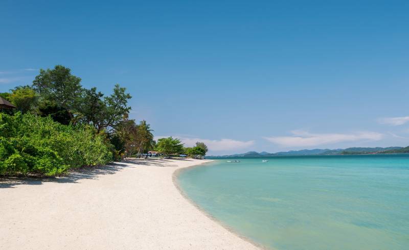 Naka Adası Plajı'in fotoğrafı parlak ince kum yüzey ile