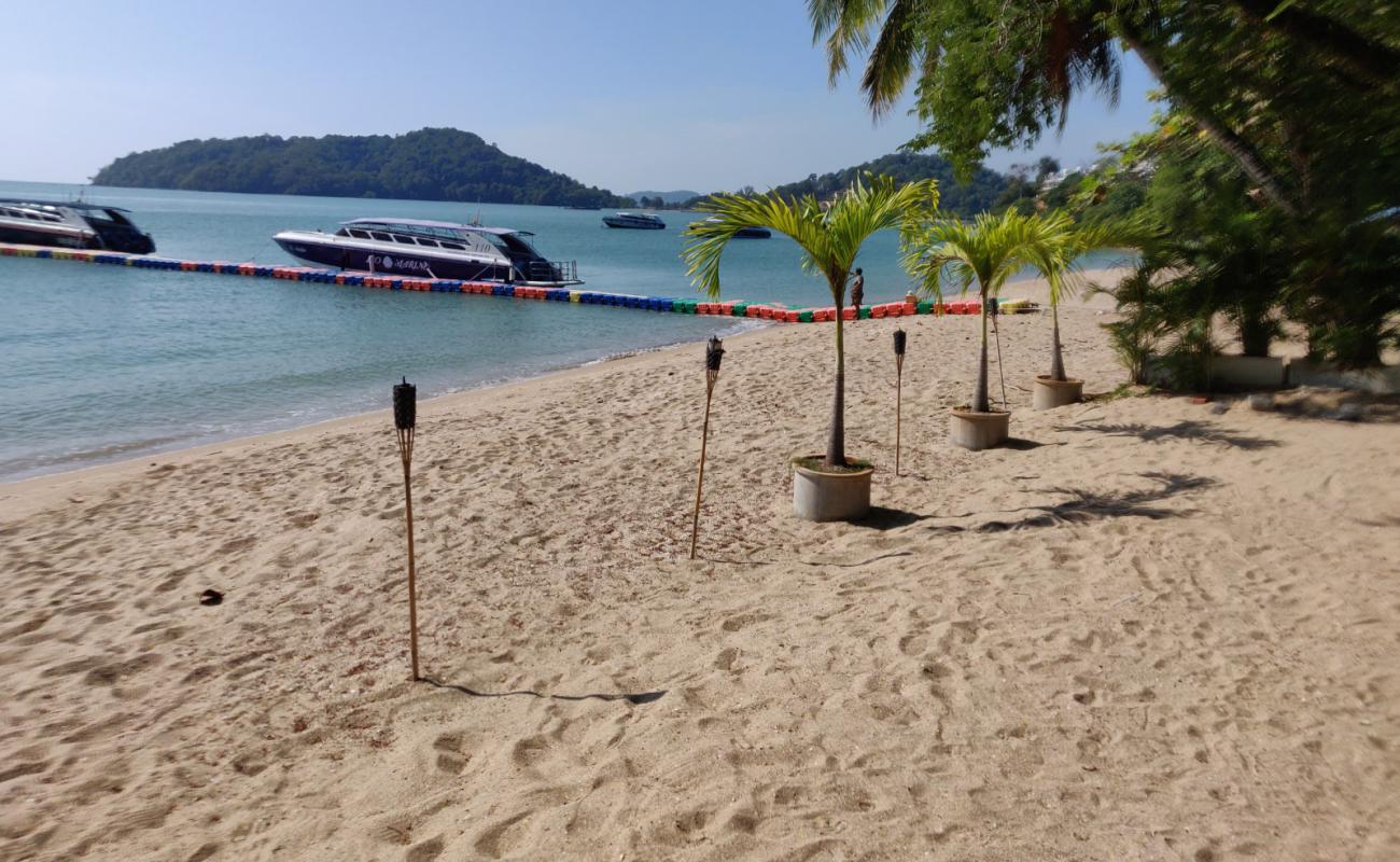 Sunrise Beach'in fotoğrafı parlak kum yüzey ile