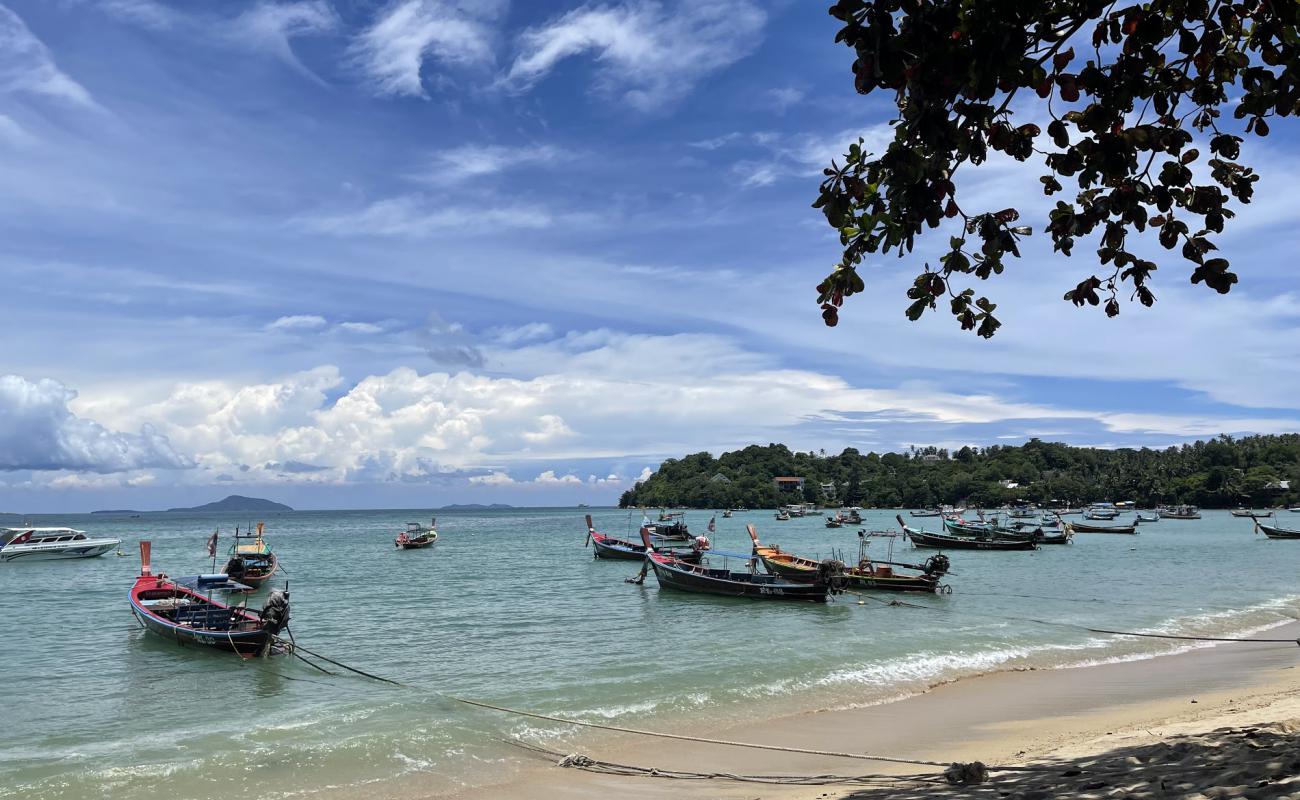 Ra Wai Beach'in fotoğrafı parlak kum yüzey ile