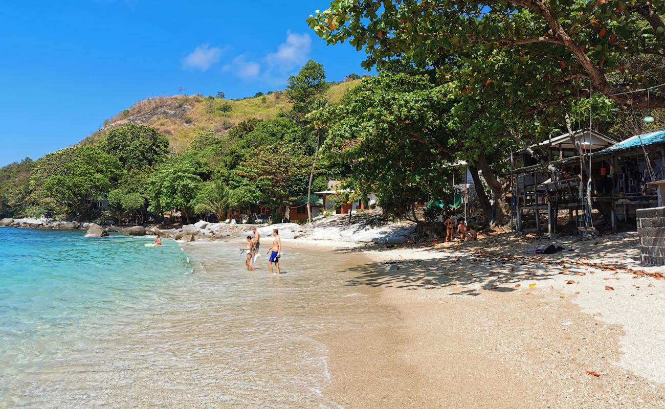 Ao Sane Beach'in fotoğrafı parlak kum yüzey ile