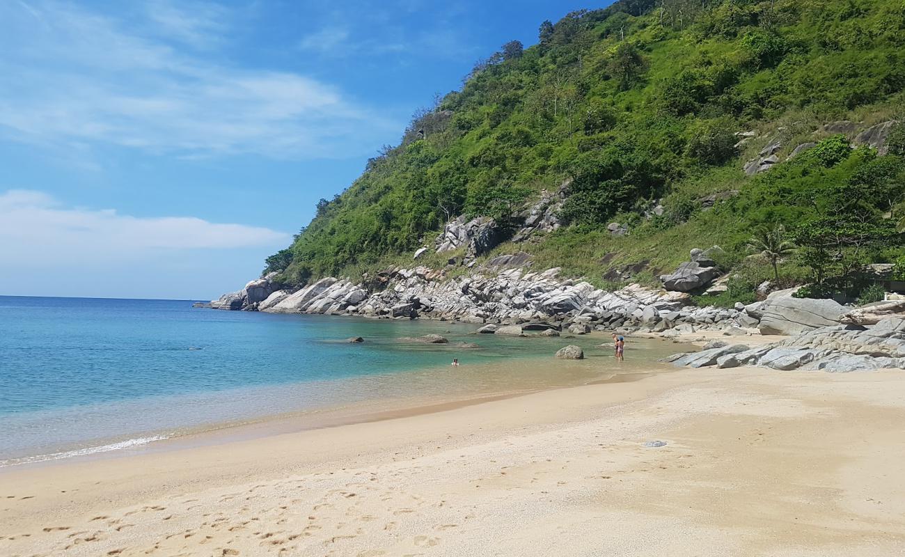 Nui Plajı'in fotoğrafı parlak kum yüzey ile