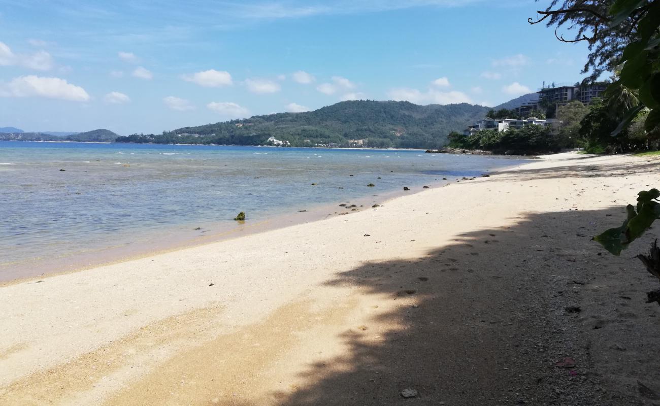 Rayee Beach'in fotoğrafı açık bej kum yüzey ile