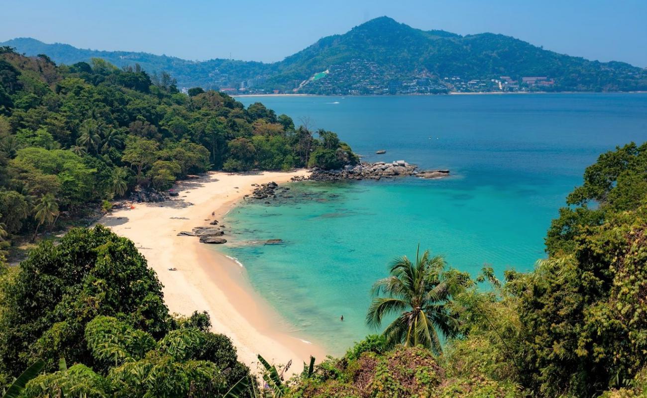 Laem Sing Beach'in fotoğrafı parlak ince kum yüzey ile