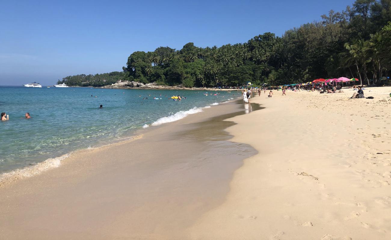 Surin Plajı'in fotoğrafı parlak ince kum yüzey ile